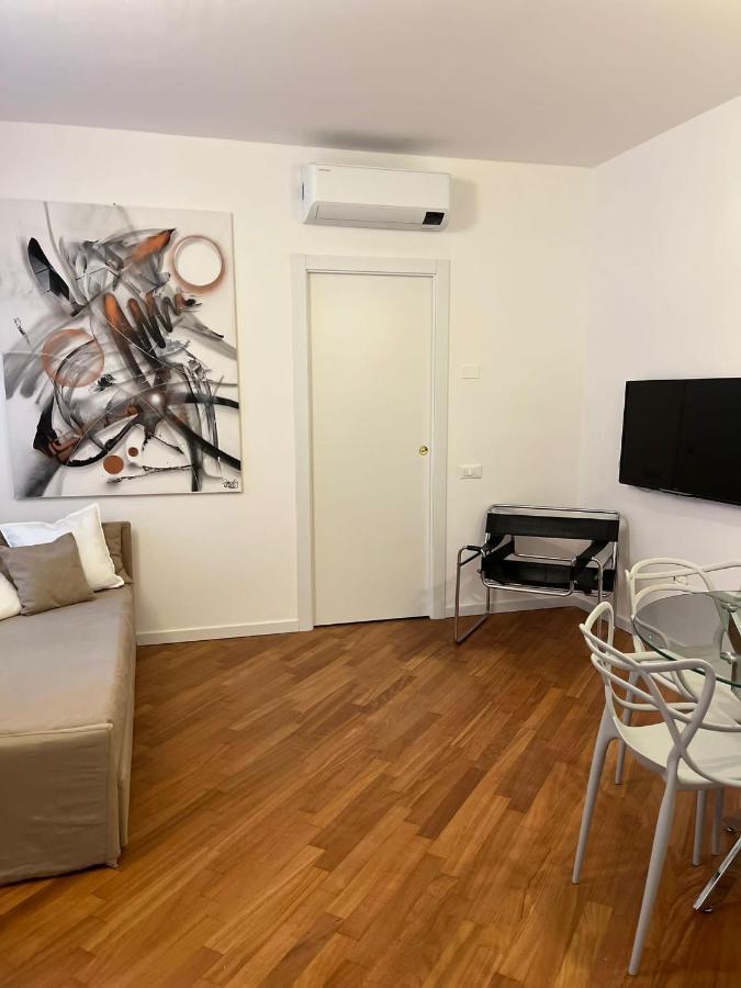 Casa Vercelli Delizioso Bilocale Moderno Nella Vecchia Milano Milão Exterior foto